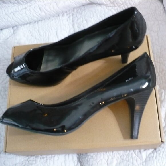 NEW WITHOUT BOX- Predictions Brand Black Patent Peep Toes w/ Stack Heels-SZ 13W - Picture 4 of 9